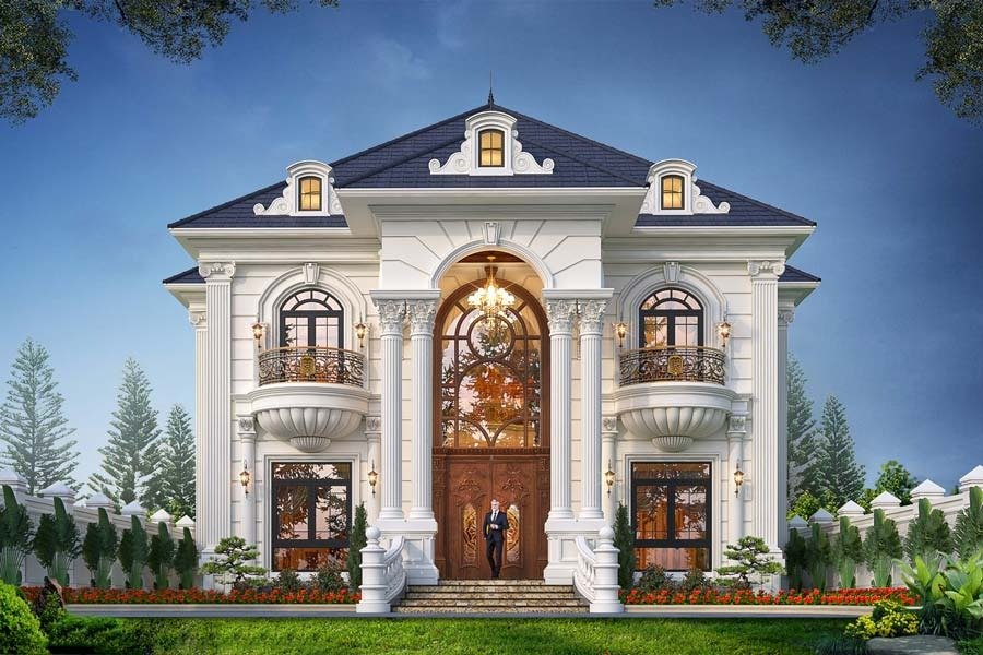 Biệt thự sang trọng với thiết kế cổ điển, cửa ra vào lớn, ban công, và cảnh quan xanh tươi.